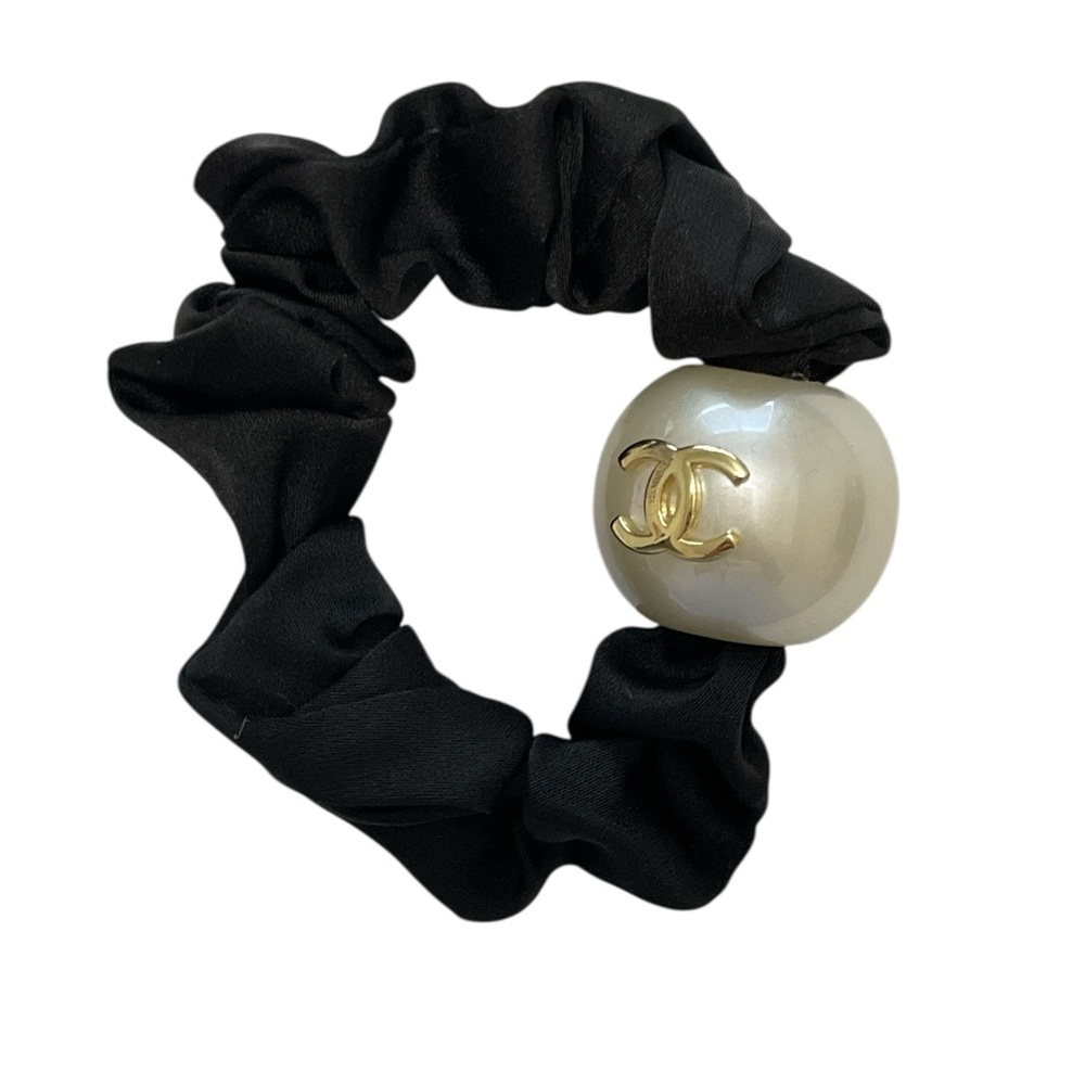 Chanel Beauté Black Scrunchie Faux Pearl Gold CC Accent GWP NIB - Picture 6 of 8